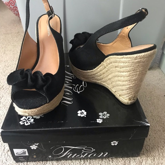 Black Ruffle Wedges - Picture 2 of 5
